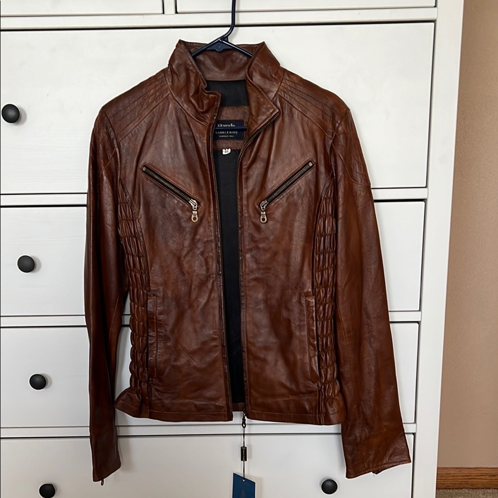 Brown Leather Jacket with Stand-up Collar and Fitted Silhouette